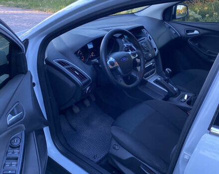 Белый Форд Фокус, объемом двигателя 1 л и пробегом 170 тыс. км за 6800 $, фото 7 на Automoto.ua