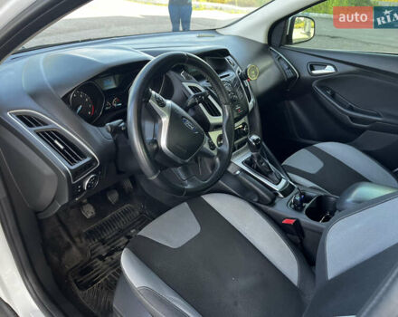 Форд Фокус 2013 в Львове на Automoto.ua Белый Форд Фокус, объемом двигателя 1 л и пробегом 156 тыс. км за 6000 $, фото 5 на Automoto.ua