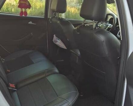 Форд Фокус 2013 в Полтаве на Automoto.ua Белый Форд Фокус, объемом двигателя 1 л и пробегом 160 тыс. км за 6450 $, фото 8 на Automoto.ua