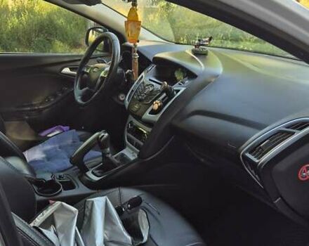 Форд Фокус 2013 в Полтаве на Automoto.ua Белый Форд Фокус, объемом двигателя 1 л и пробегом 160 тыс. км за 6450 $, фото 7 на Automoto.ua