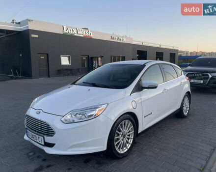 Белый Форд Фокус, объемом двигателя 0 л и пробегом 137 тыс. км за 6000 $, фото 7 на Automoto.ua