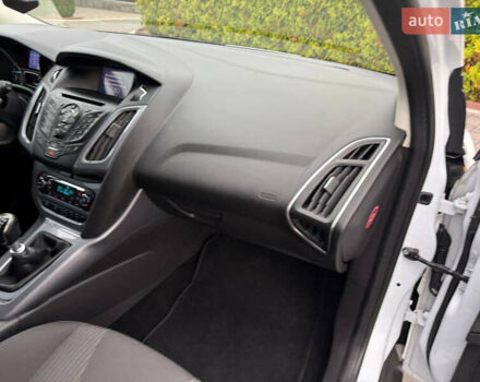 Білий Форд Фокус, об'ємом двигуна 1.6 л та пробігом 227 тис. км за 8600 $, фото 31 на Automoto.ua