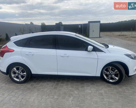 Форд Фокус 2013 в Киеве на Automoto.ua Белый Форд Фокус, объемом двигателя 1 л и пробегом 200 тыс. км за 4990 $, фото 1 на Automoto.ua