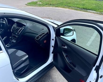 Белый Форд Фокус, объемом двигателя 1 л и пробегом 131 тыс. км за 4700 $, фото 6 на Automoto.ua