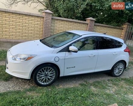 Белый Форд Фокус, объемом двигателя 0 л и пробегом 145 тыс. км за 8400 $, фото 1 на Automoto.ua