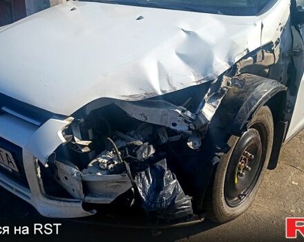 Форд Фокус 2013 у Києві на Automoto.ua Білий Форд Фокус, об'ємом двигуна 1 л та пробігом 161 тис. км за 4444 $, фото 8 на Automoto.ua
