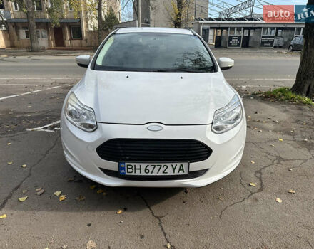 Белый Форд Фокус, объемом двигателя 0 л и пробегом 100 тыс. км за 8500 $, фото 1 на Automoto.ua