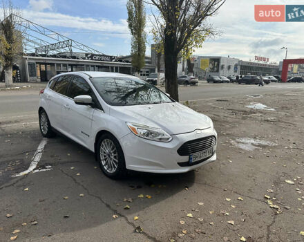 Белый Форд Фокус, объемом двигателя 0 л и пробегом 100 тыс. км за 8500 $, фото 11 на Automoto.ua