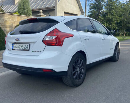 Белый Форд Фокус, объемом двигателя 0 л и пробегом 115 тыс. км за 5400 $, фото 10 на Automoto.ua