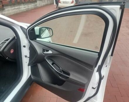 Белый Форд Фокус, объемом двигателя 1 л и пробегом 290 тыс. км за 6000 $, фото 12 на Automoto.ua