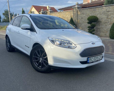 Белый Форд Фокус, объемом двигателя 0 л и пробегом 115 тыс. км за 5400 $, фото 1 на Automoto.ua