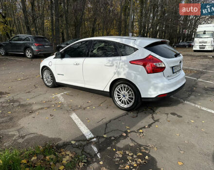 Белый Форд Фокус, объемом двигателя 0 л и пробегом 100 тыс. км за 8500 $, фото 6 на Automoto.ua