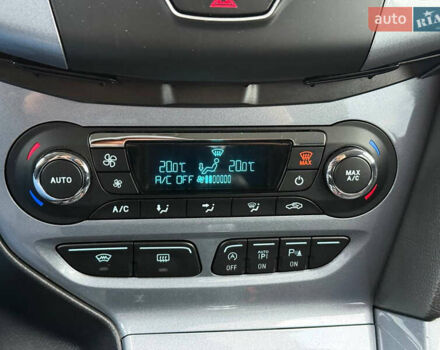 Белый Форд Фокус, объемом двигателя 1.6 л и пробегом 227 тыс. км за 8900 $, фото 48 на Automoto.ua