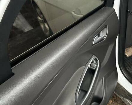 Белый Форд Фокус, объемом двигателя 1 л и пробегом 149 тыс. км за 6600 $, фото 8 на Automoto.ua