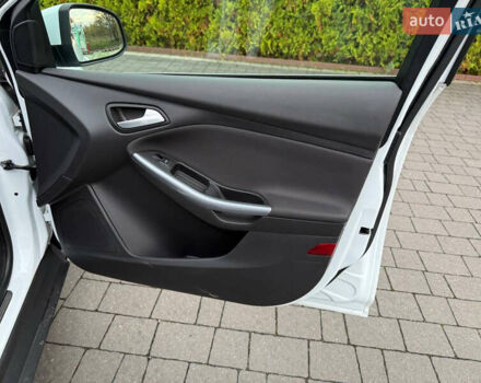 Белый Форд Фокус, объемом двигателя 1.6 л и пробегом 227 тыс. км за 8900 $, фото 32 на Automoto.ua