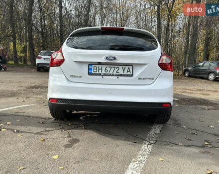 Белый Форд Фокус, объемом двигателя 0 л и пробегом 100 тыс. км за 8500 $, фото 8 на Automoto.ua