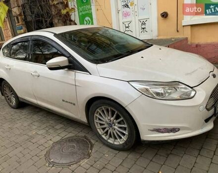 Белый Форд Фокус, объемом двигателя 0 л и пробегом 154 тыс. км за 5800 $, фото 2 на Automoto.ua