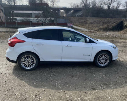 Белый Форд Фокус, объемом двигателя 0 л и пробегом 115 тыс. км за 7200 $, фото 3 на Automoto.ua