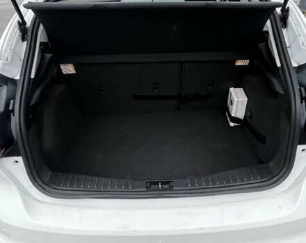 Белый Форд Фокус, объемом двигателя 2 л и пробегом 212 тыс. км за 8000 $, фото 7 на Automoto.ua