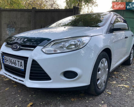 Форд Фокус 2014 в Одессе на Automoto.ua Белый Форд Фокус, объемом двигателя 1 л и пробегом 111 тыс. км за 4999 $, фото 5 на Automoto.ua