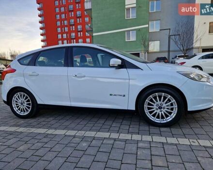 Білий Форд Фокус, об'ємом двигуна 0 л та пробігом 65 тис. км за 5999 $, фото 15 на Automoto.ua
