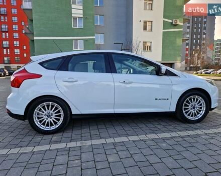 Білий Форд Фокус, об'ємом двигуна 0 л та пробігом 65 тис. км за 5999 $, фото 14 на Automoto.ua