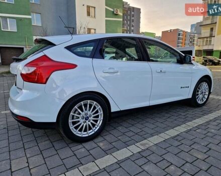 Білий Форд Фокус, об'ємом двигуна 0 л та пробігом 65 тис. км за 5999 $, фото 13 на Automoto.ua