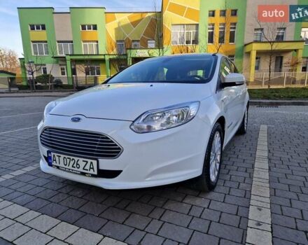 Білий Форд Фокус, об'ємом двигуна 0 л та пробігом 65 тис. км за 5999 $, фото 4 на Automoto.ua