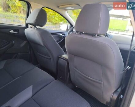 Белый Форд Фокус, объемом двигателя 2 л и пробегом 163 тыс. км за 7999 $, фото 17 на Automoto.ua