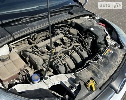 Белый Форд Фокус, объемом двигателя 2 л и пробегом 161 тыс. км за 8900 $, фото 13 на Automoto.ua