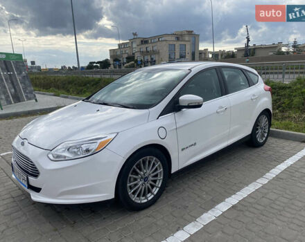 Белый Форд Фокус, объемом двигателя 0 л и пробегом 58 тыс. км за 8500 $, фото 6 на Automoto.ua