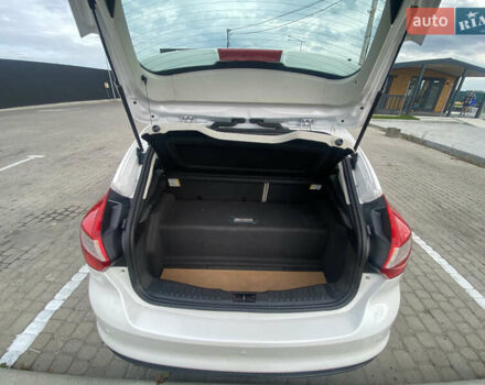 Белый Форд Фокус, объемом двигателя 0 л и пробегом 58 тыс. км за 8500 $, фото 4 на Automoto.ua