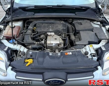 Білий Форд Фокус, об'ємом двигуна 1 л та пробігом 136 тис. км за 6000 $, фото 4 на Automoto.ua