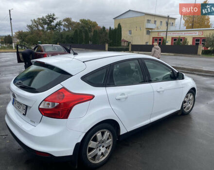 Белый Форд Фокус, объемом двигателя 1 л и пробегом 115 тыс. км за 8000 $, фото 4 на Automoto.ua