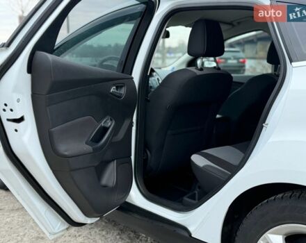 Білий Форд Фокус, об'ємом двигуна 1 л та пробігом 55 тис. км за 6900 $, фото 6 на Automoto.ua