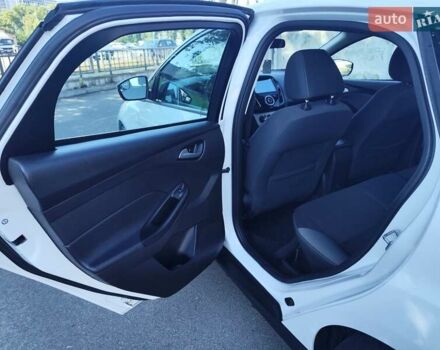 Белый Форд Фокус, объемом двигателя 2 л и пробегом 163 тыс. км за 7999 $, фото 19 на Automoto.ua