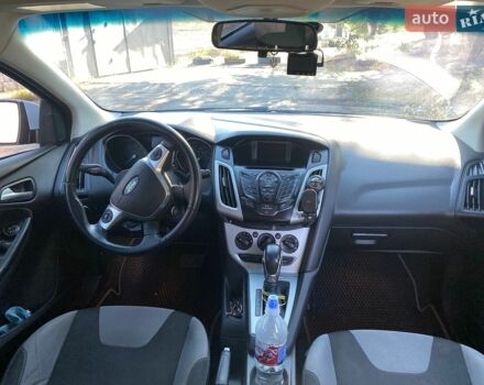 Білий Форд Фокус, об'ємом двигуна 2 л та пробігом 190 тис. км за 7100 $, фото 4 на Automoto.ua