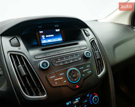 Белый Форд Фокус, объемом двигателя 1 л и пробегом 80 тыс. км за 10367 $, фото 13 на Automoto.ua