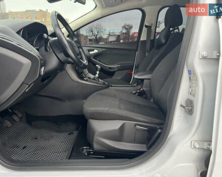 Белый Форд Фокус, объемом двигателя 1 л и пробегом 114 тыс. км за 7500 $, фото 17 на Automoto.ua