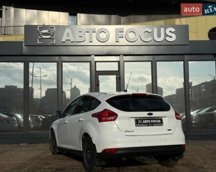 Белый Форд Фокус, объемом двигателя 1 л и пробегом 150 тыс. км за 8290 $, фото 4 на Automoto.ua