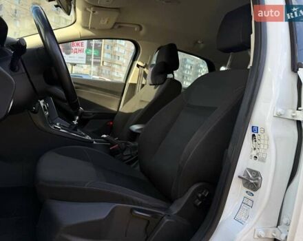 Белый Форд Фокус, объемом двигателя 1 л и пробегом 150 тыс. км за 8290 $, фото 8 на Automoto.ua