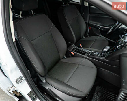 Білий Форд Фокус, об'ємом двигуна 1 л та пробігом 88 тис. км за 9788 $, фото 14 на Automoto.ua