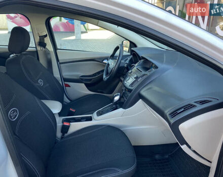 Білий Форд Фокус, об'ємом двигуна 2 л та пробігом 163 тис. км за 8300 $, фото 20 на Automoto.ua