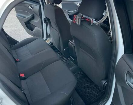 Білий Форд Фокус, об'ємом двигуна 2 л та пробігом 155 тис. км за 8500 $, фото 10 на Automoto.ua