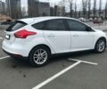 Білий Форд Фокус, об'ємом двигуна 2 л та пробігом 219 тис. км за 8100 $, фото 62 на Automoto.ua