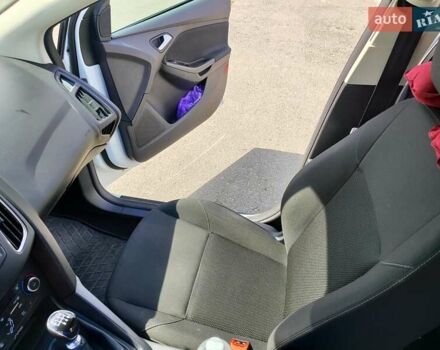 Белый Форд Фокус, объемом двигателя 1 л и пробегом 69 тыс. км за 8399 $, фото 20 на Automoto.ua