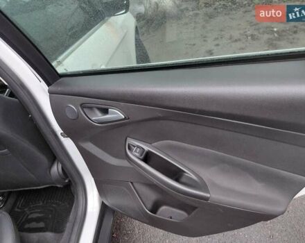 Белый Форд Фокус, объемом двигателя 2 л и пробегом 270 тыс. км за 8300 $, фото 12 на Automoto.ua