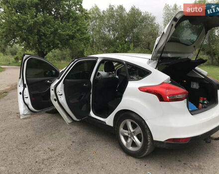Белый Форд Фокус, объемом двигателя 1 л и пробегом 145 тыс. км за 6500 $, фото 4 на Automoto.ua