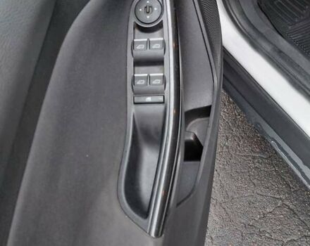 Белый Форд Фокус, объемом двигателя 2 л и пробегом 270 тыс. км за 8300 $, фото 16 на Automoto.ua