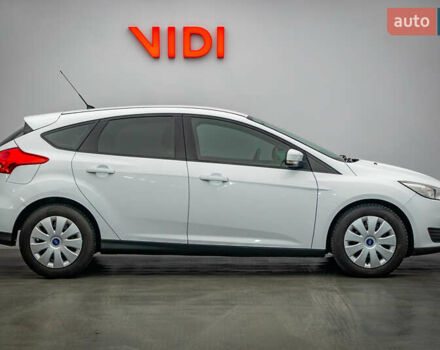 Білий Форд Фокус, об'ємом двигуна 1 л та пробігом 88 тис. км за 9788 $, фото 3 на Automoto.ua